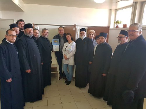 Preoţii din Protoieria Fălticeni au donat un nou aparat medical pentru Spitalul Municipal