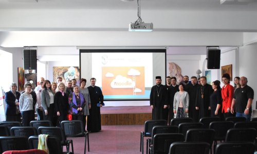 Oră de religie predată cu ajutorul unei platforme on-line, prezentată la Arad