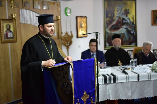 Simpozionul naţional „Satul românesc - tindă a raiului” s-a desfăşurat la Straja