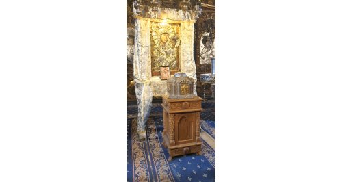 Racla cu cinstitul cap al Sfântului Cuvios Simeon cel din Muntele Minunat, de la Mănăstirea Neamţ