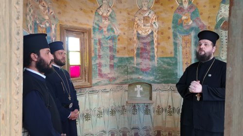 Rugăciune în biserica Schitului românesc de la Iordan