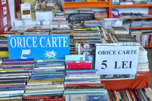 Piaţa cărţilor, „destul de fragilă” în România