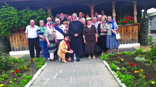 Credincioși din Câmpina la mănăstiri din Oltenia