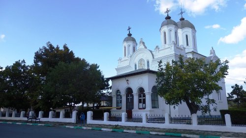 Slujire arhierească la biserica din Techirghiol