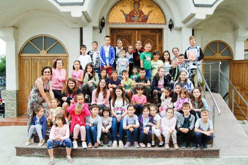 Şcoală de vară la Biserica „Acoperământul Maicii Domnului” din Suceava