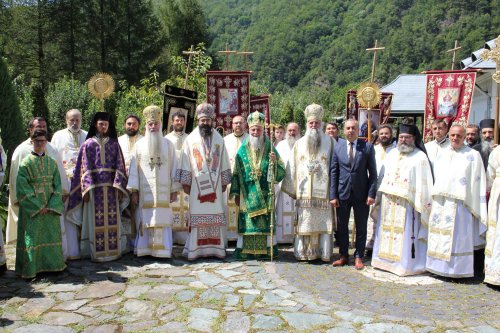 Liturghie arhierească  la Mănăstirea Lainici