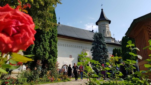 Binecuvântare arhierească la hramul Mănăstirii Slatina