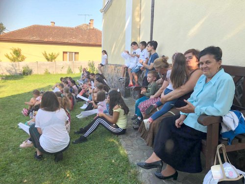 Tabere de vară ale lunii august în satele transilvănene și bănățene