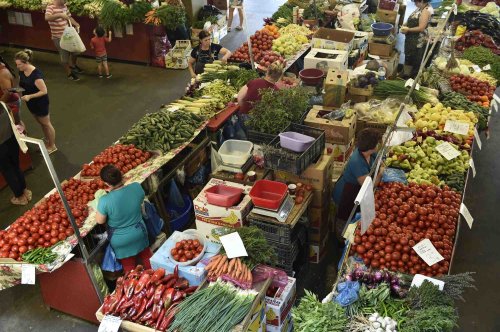 Fructe şi legume din import vândute ca fiind autohtone