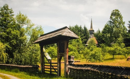 Satul românesc, spațiu de cultură şi permanență