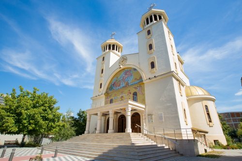 Biserica Parohiei „Înălţarea Sfintei Cruci” - Titan din Bucureşti