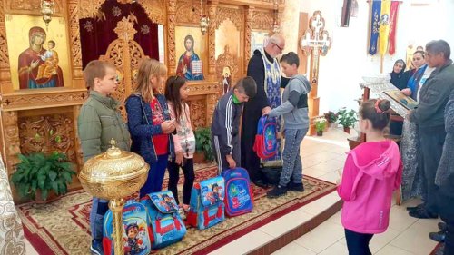 Ghiozdane pentru copii la Parohia „Pogorârea Sfântului Duh” din Reșița