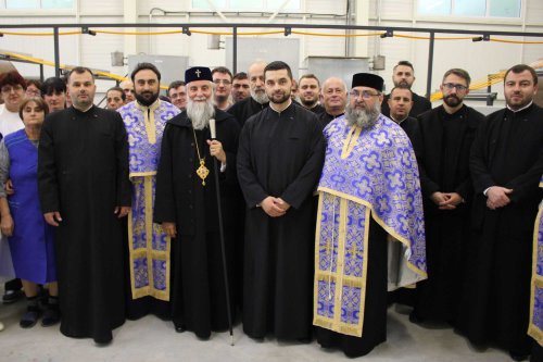 Sfințirea fabricii de lumânări a Arhiepiscopiei Craiovei