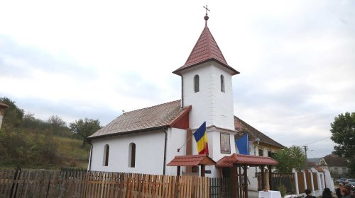 Două biserici renovate într-un sat cu 15 locuitori