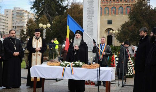 Moment de rugăciune la „Crucea Eroilor Neamului” de la Iași