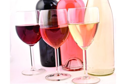 Vinul, băutura asociată cu sărbătorile