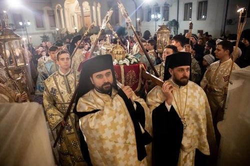 Procesiune cu moaștele „dascălilor Bisericii” la Catedrala Patriarhală