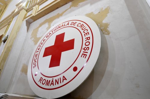 Numeroase donații la Crucea Roşie Română 