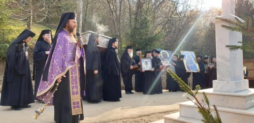 Procesiune cu odoare sfinte la Mănăstirea Izbuc