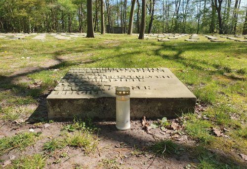 Candele aprinse la mormintele soldaților români din Dülmen, Germania