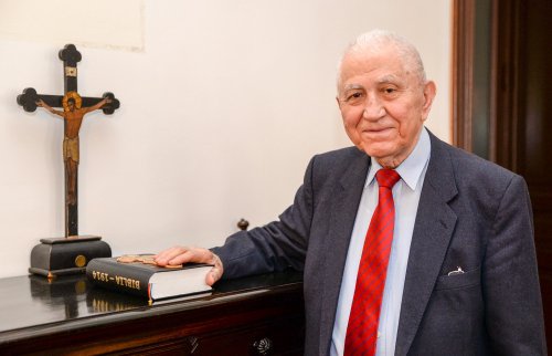 Omagiu adus profesorului Emilian Popescu la 90 de ani