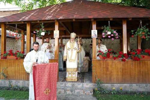 Apostolii Petru și Pavel, sărbătoriți la Mănăstirea Aninoasa, județul Argeș