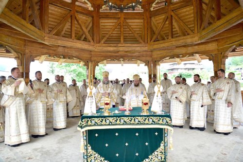 Hram şi procesiune la Mănăstirea Bârsana
