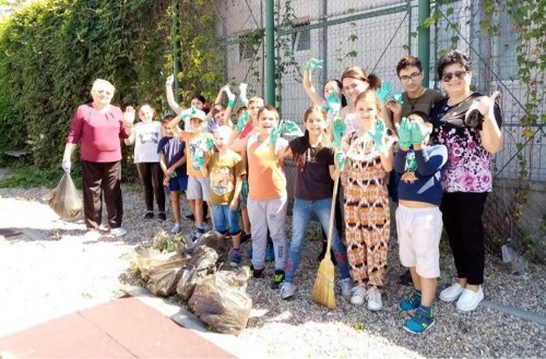 Ecologizare desfășurată de copiii de la Aşezământul „Sfântul Mucenic Ciprian” din Ocna Mureş