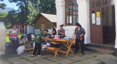 Ajutoare pentru diferite familii din partea femeilor creștin-ortodoxe din Arhiepiscopia Râmnicului