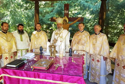 Liturghie arhierească la Mănăstirea Poșaga, Alba
