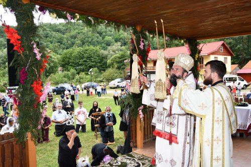 Mănăstirea Almăj-Putna și-a sărbătorit hramul
