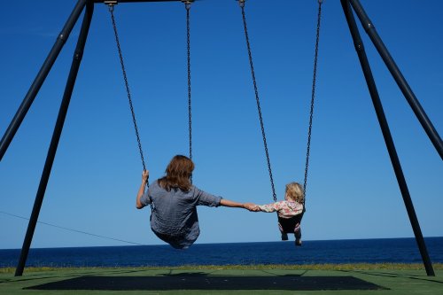 Relația părinte-copil, între joacă și provocare