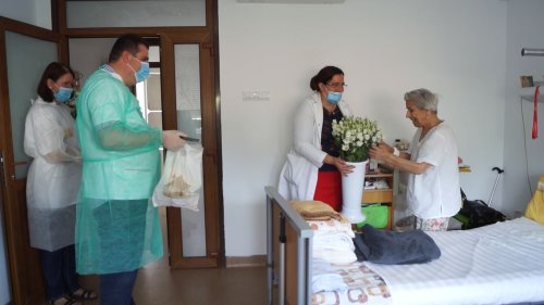 Vizita voluntarilor la Centrul  de îngrijiri paliative din Capitală 