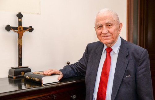 Profesorul Emilian Popescu a trecut la Domnul