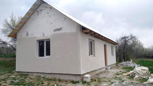 Locuinţă construită de Biserică pentru o familie din Coşula