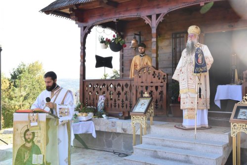 Slujire arhierească la mănăstirea vâlceană Budeşti
