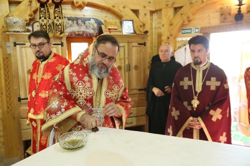 A fost sfințită o biserică de lemn din municipiul Buzău