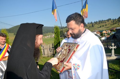 Binecuvântare arhierească la Drăgoiasa - Suceava