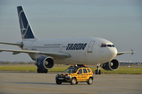 Zeci de zboruri Tarom au fost anulate