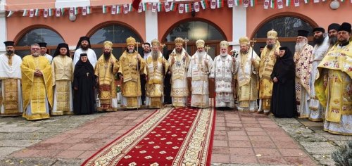 Ierarhi dobrogeni la întronizarea noului Mitropolit de Durostor