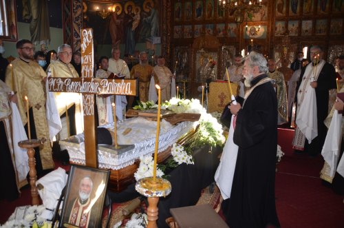 Părintele Constantin Patrolea, fost protoiereu de Fălticeni, a fost condus spre cele veșnice