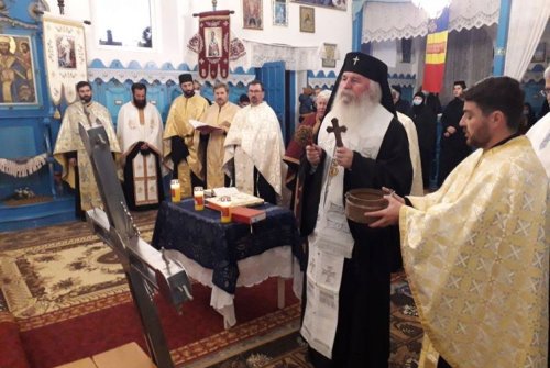 Cruce nouă pentru biserica parohiei timişene Berecuța