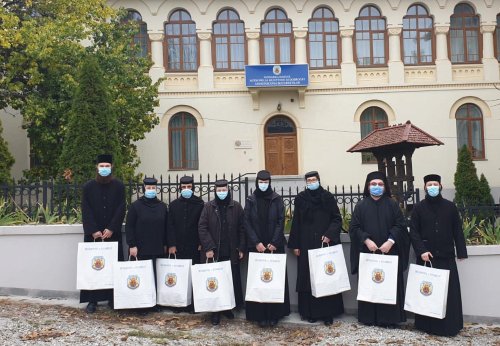 Seturi de aparatură medicală pentru mănăstiri  din Arhiepiscopia Bucureştilor