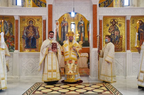 Slujire a ierarhului Oradiei la Catedrala Episcopală