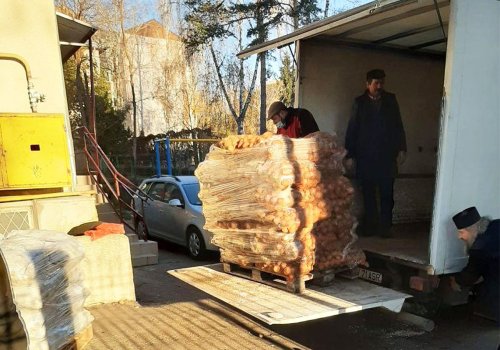 20 de tone de cartofi donaţi spitalelor de Arhiepiscopia Sucevei şi Rădăuţilor