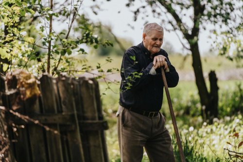 Apel pentru ajutorarea vârstnicilor singuri