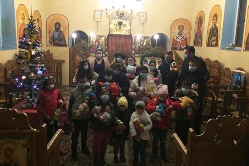 Copiii din Parohia Bărcut, judeţul Braşov, au primit daruri