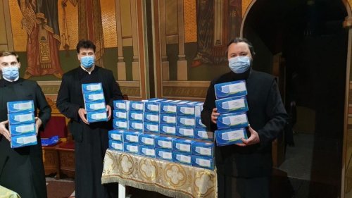 Măști oferite clericilor și ostenitorilor Arhiepiscopiei Târgoviștei