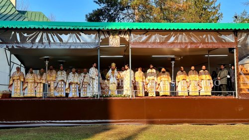 Liturghie arhierească la Mănăstirea „Sfântul Ioan cel Nou” de la Suceava