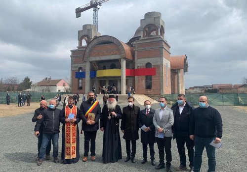 Sfințirea crucilor pentru noua biserică din Giroc, județul Timiș